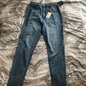 Brand New High Rise Skinny Forever 21 Jeans!